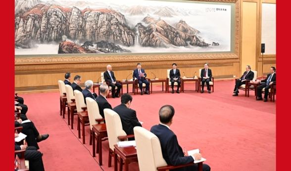 ="习近平同党外人士共迎新春"